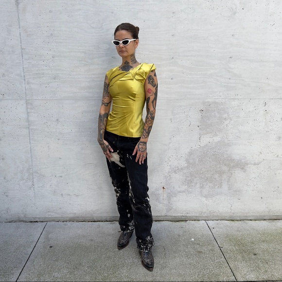 KAREN MILLEN/Preowned Women’s Pleated Silk Blouse in Chartreuse sz 2 - Picture 3 of 8